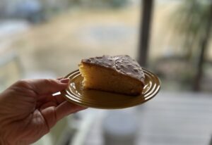 庭で収穫したマイヤーレモンと米粉のレモンケーキ