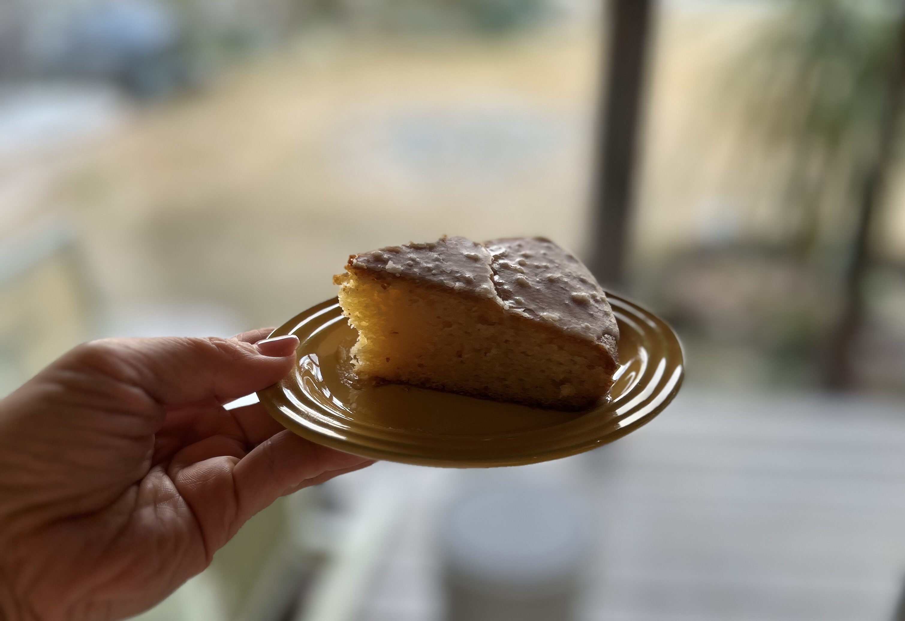 庭で収穫したマイヤーレモンと米粉のレモンケーキ