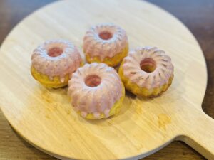 子どもが喜ぶイチゴチョコがけの米粉＆オートミール麹ドーナツ