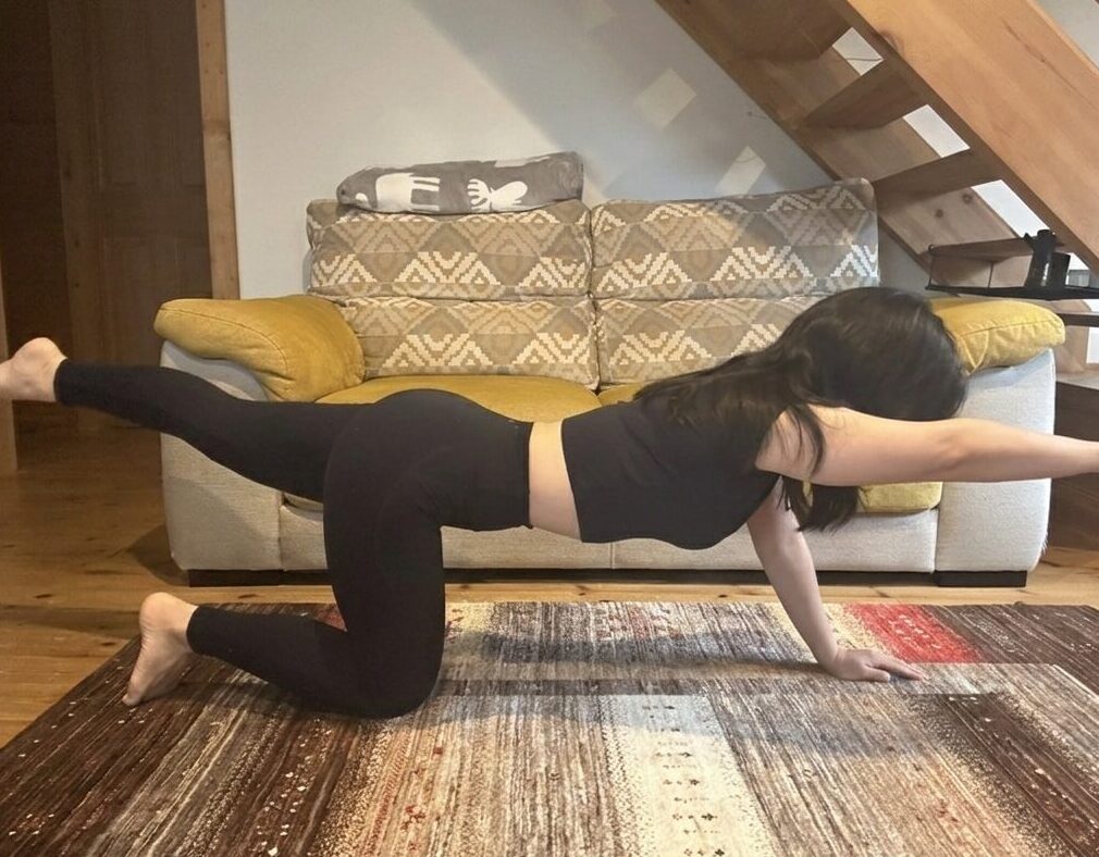 反り腰改善トレーニングのバードドッグ